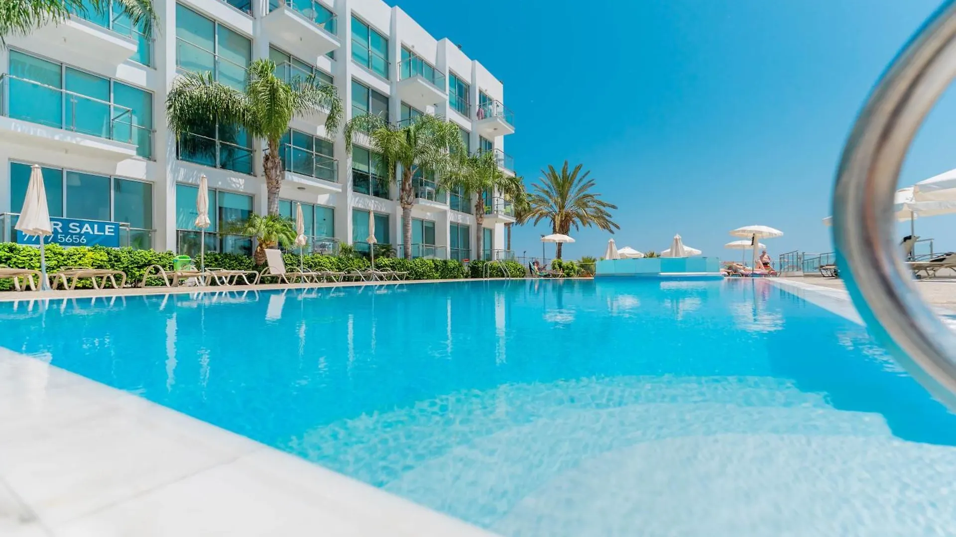 Bliss - Coralli Beachfront Apartment プロタラス 0*,  キプロス